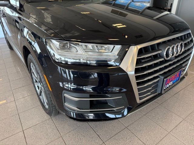 Audi Q7 Vehicle Full-screen Gallery Image 09