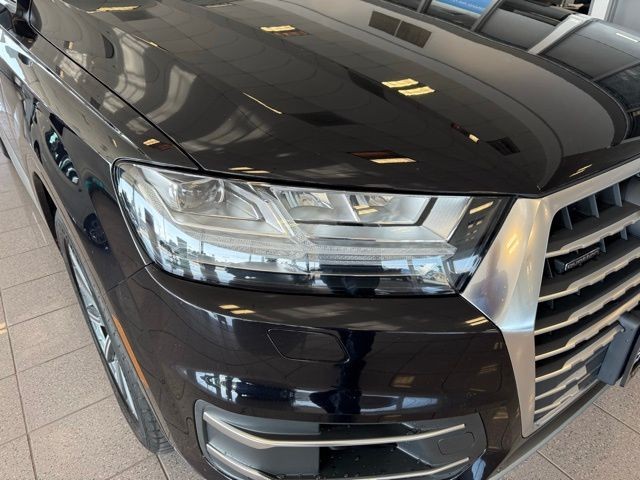 Audi Q7 Vehicle Full-screen Gallery Image 10