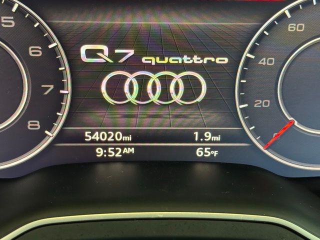 Audi Q7 Vehicle Full-screen Gallery Image 13