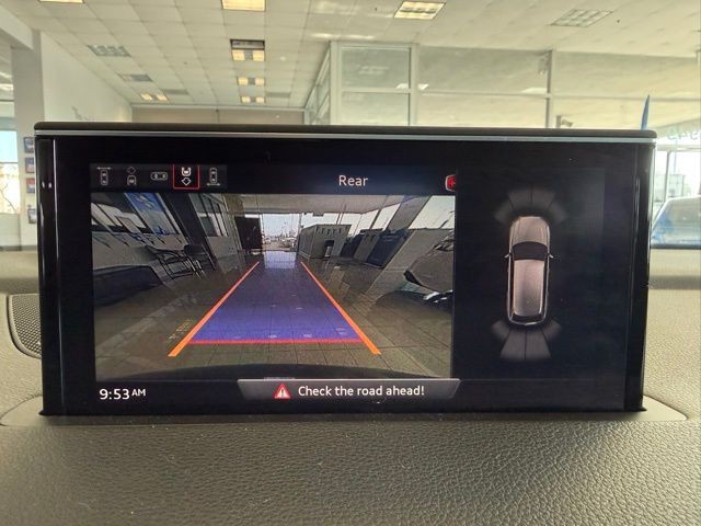 Audi Q7 Vehicle Full-screen Gallery Image 15