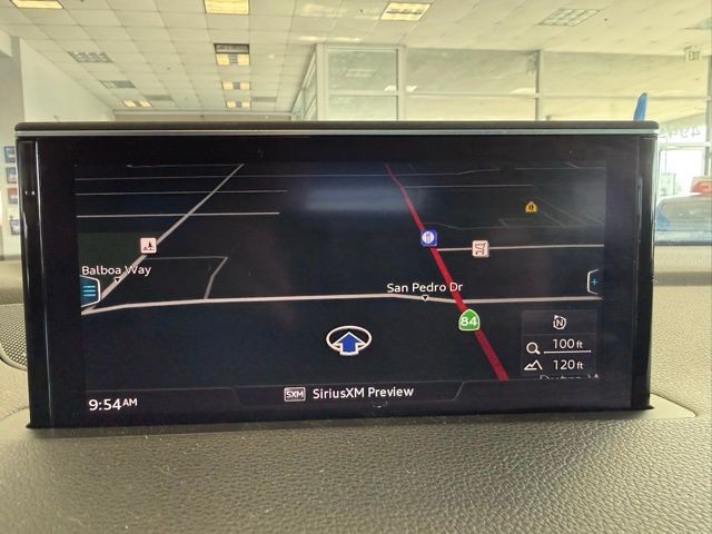 Audi Q7 Vehicle Full-screen Gallery Image 16