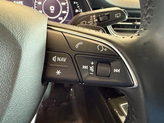 Audi Q7 Vehicle Full-screen Gallery Image 19