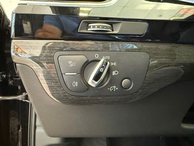 Audi Q7 Vehicle Full-screen Gallery Image 21