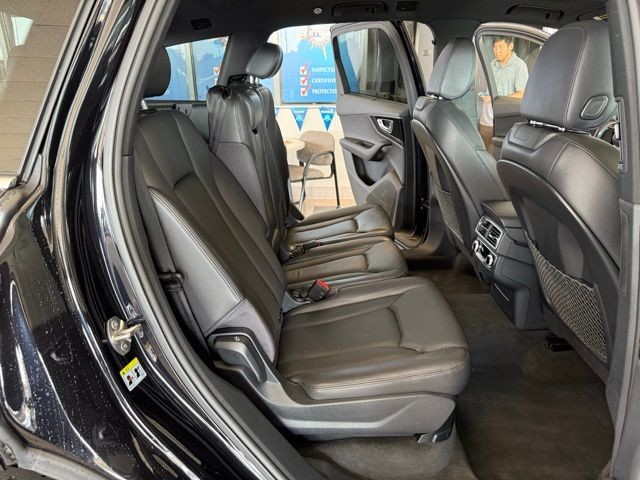 Audi Q7 Vehicle Full-screen Gallery Image 26