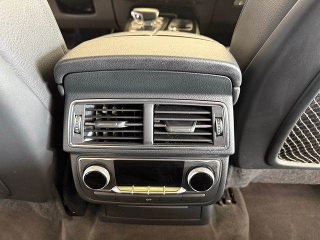 Audi Q7 Vehicle Full-screen Gallery Image 27