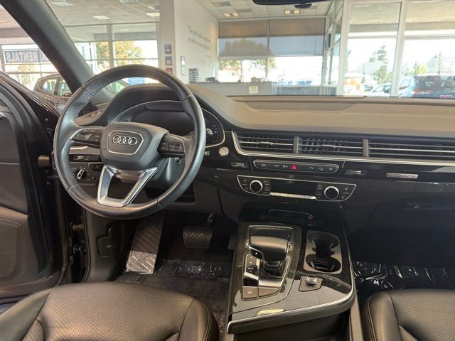 Audi Q7 Vehicle Full-screen Gallery Image 28
