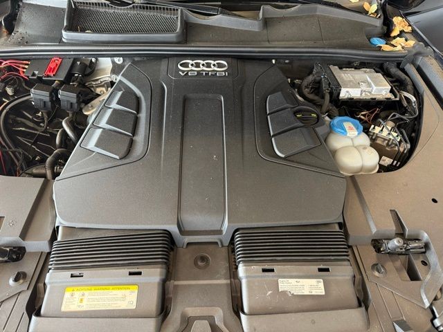 Audi Q7 Vehicle Full-screen Gallery Image 31