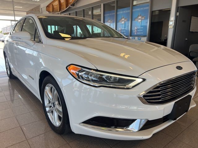 Ford Fusion Hybrid Vehicle Full-screen Gallery Image 03