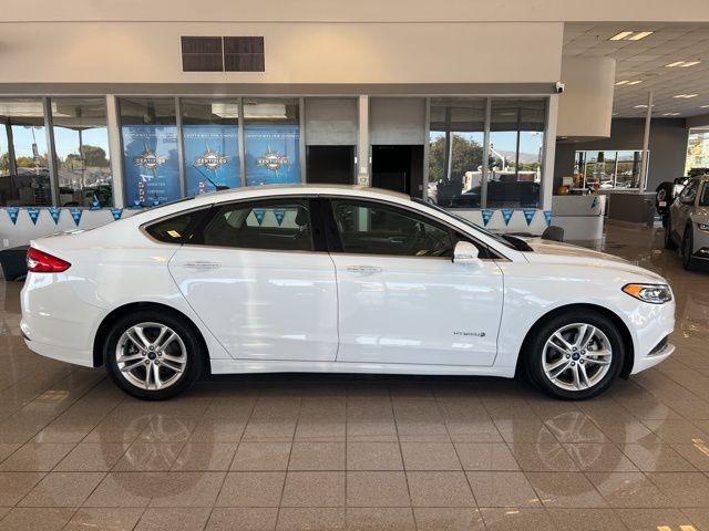 Ford Fusion Hybrid Vehicle Full-screen Gallery Image 04