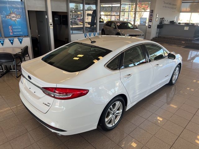 Ford Fusion Hybrid Vehicle Full-screen Gallery Image 06
