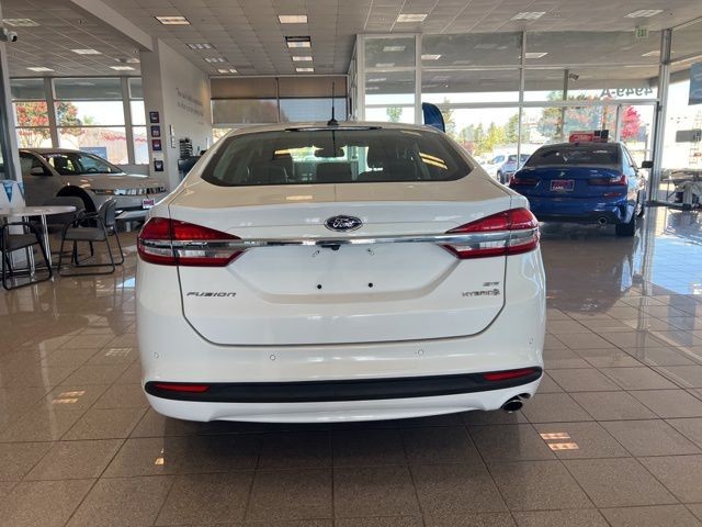 Ford Fusion Hybrid Vehicle Full-screen Gallery Image 07