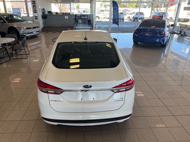 Ford Fusion Hybrid Vehicle Full-screen Gallery Image 08
