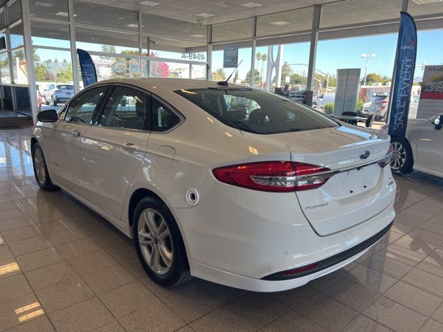 Ford Fusion Hybrid Vehicle Full-screen Gallery Image 09
