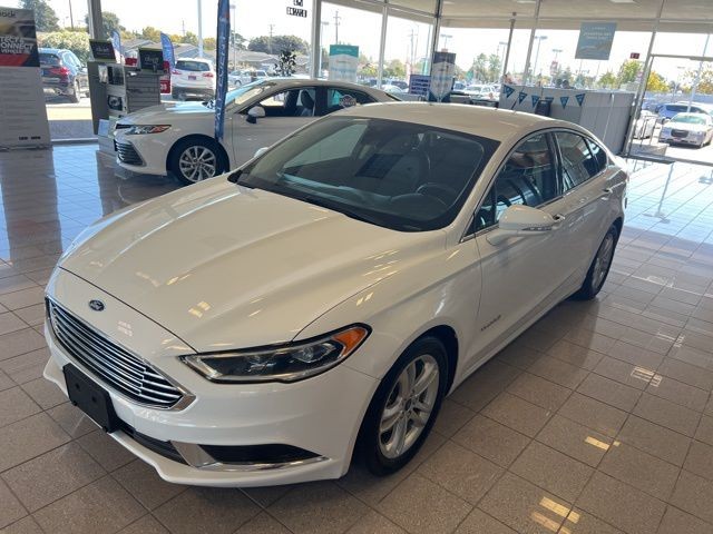 Ford Fusion Hybrid Vehicle Full-screen Gallery Image 13