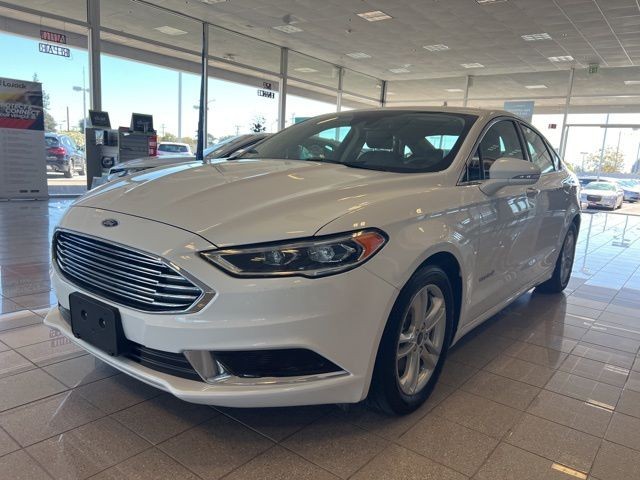 Ford Fusion Hybrid Vehicle Full-screen Gallery Image 14