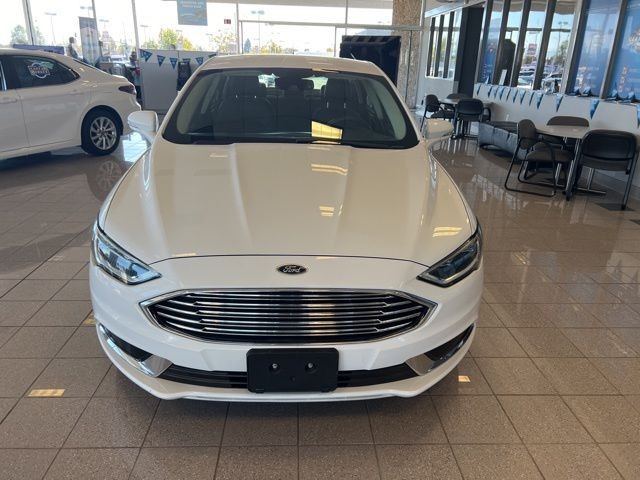 Ford Fusion Hybrid Vehicle Full-screen Gallery Image 16