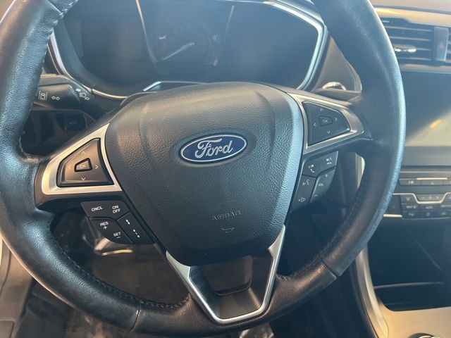Ford Fusion Hybrid Vehicle Full-screen Gallery Image 20