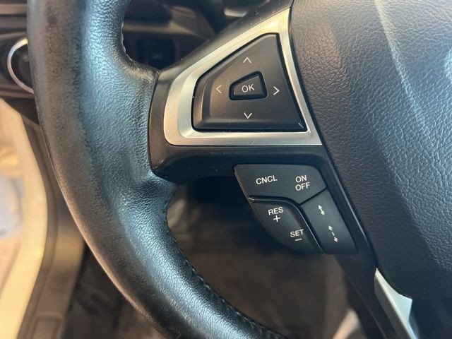 Ford Fusion Hybrid Vehicle Full-screen Gallery Image 21