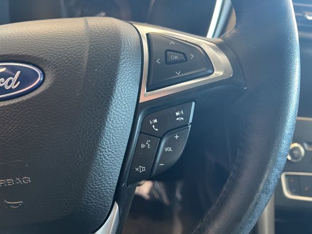 Ford Fusion Hybrid Vehicle Full-screen Gallery Image 22