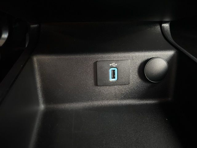 Ford Fusion Hybrid Vehicle Full-screen Gallery Image 28
