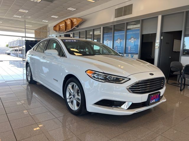 Ford Fusion Hybrid Vehicle Full-screen Gallery Image 02