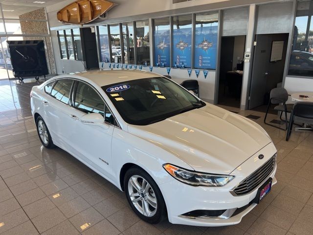 Ford Fusion Hybrid Vehicle Full-screen Gallery Image 03