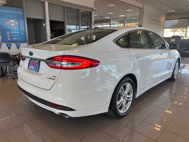 Ford Fusion Hybrid Vehicle Full-screen Gallery Image 05