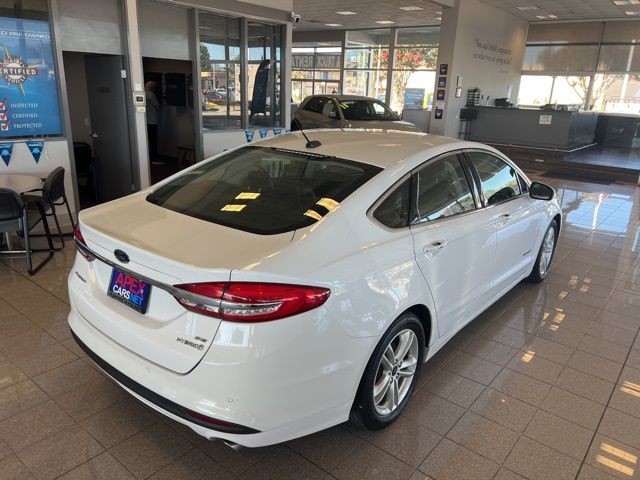 Ford Fusion Hybrid Vehicle Full-screen Gallery Image 06