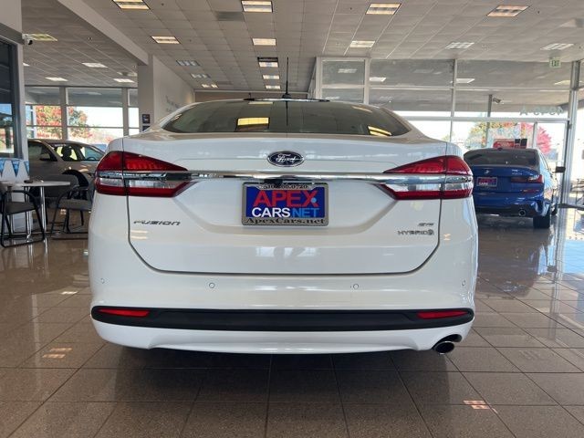 Ford Fusion Hybrid Vehicle Full-screen Gallery Image 07