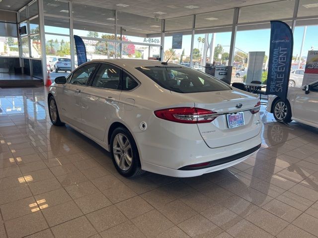 Ford Fusion Hybrid Vehicle Full-screen Gallery Image 09