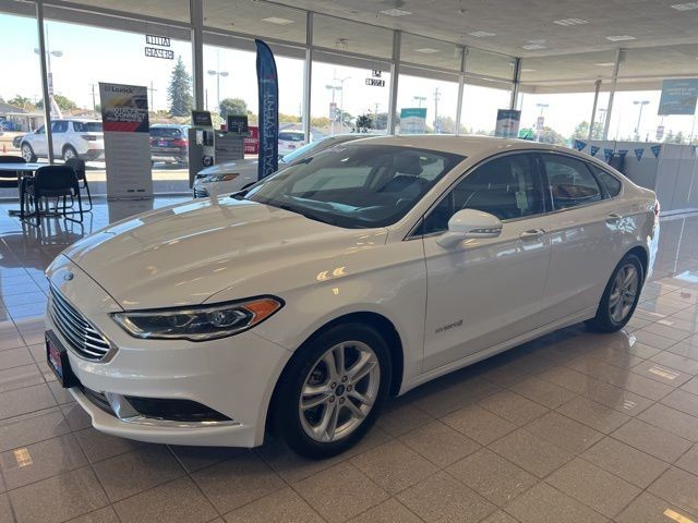Ford Fusion Hybrid Vehicle Full-screen Gallery Image 10