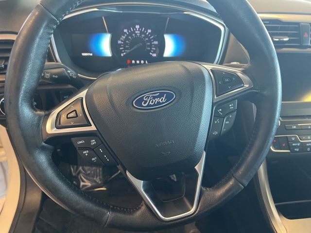 Ford Fusion Hybrid Vehicle Full-screen Gallery Image 17
