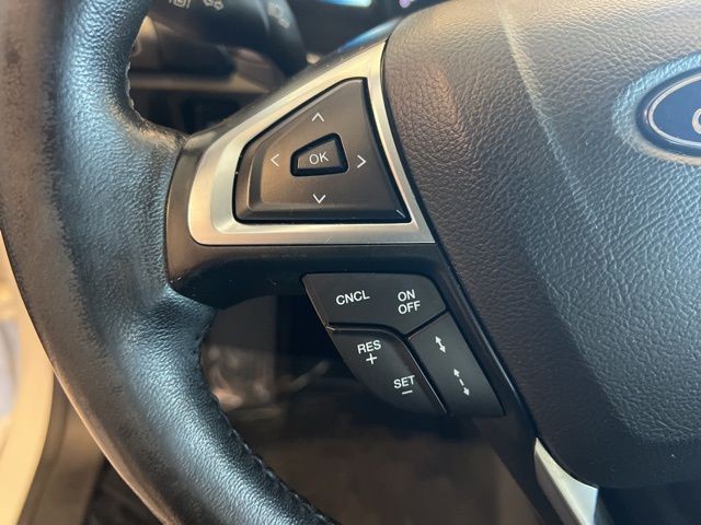 Ford Fusion Hybrid Vehicle Full-screen Gallery Image 18