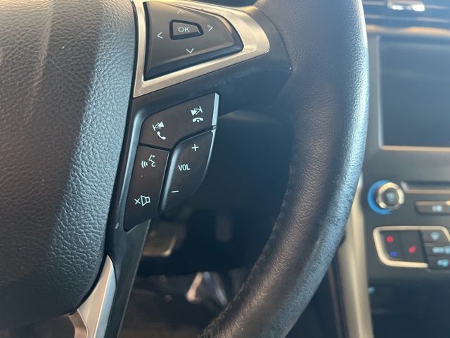 Ford Fusion Hybrid Vehicle Full-screen Gallery Image 19