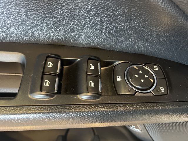 Ford Fusion Hybrid Vehicle Full-screen Gallery Image 28