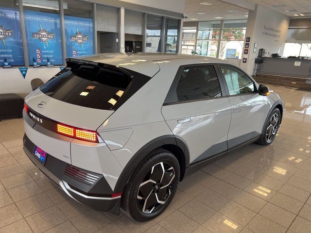 Hyundai IONIQ 5 Vehicle Full-screen Gallery Image 05