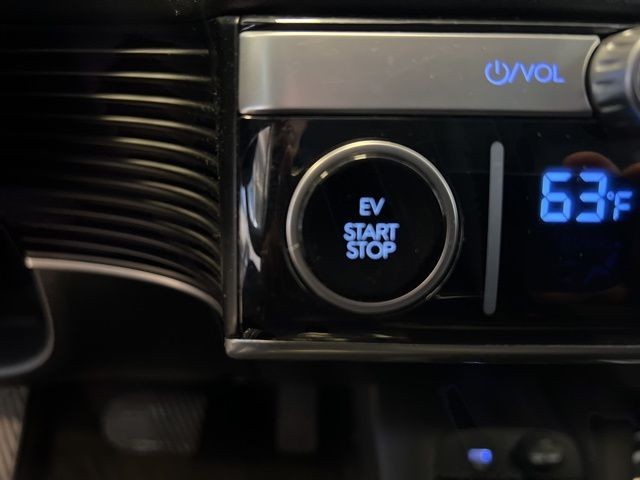 Hyundai IONIQ 5 Vehicle Full-screen Gallery Image 26