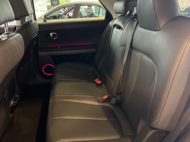 Hyundai IONIQ 5 Vehicle Full-screen Gallery Image 35