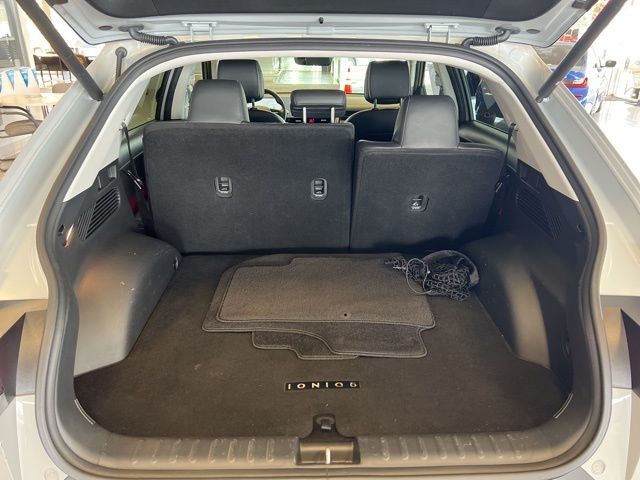 Hyundai IONIQ 5 Vehicle Full-screen Gallery Image 36