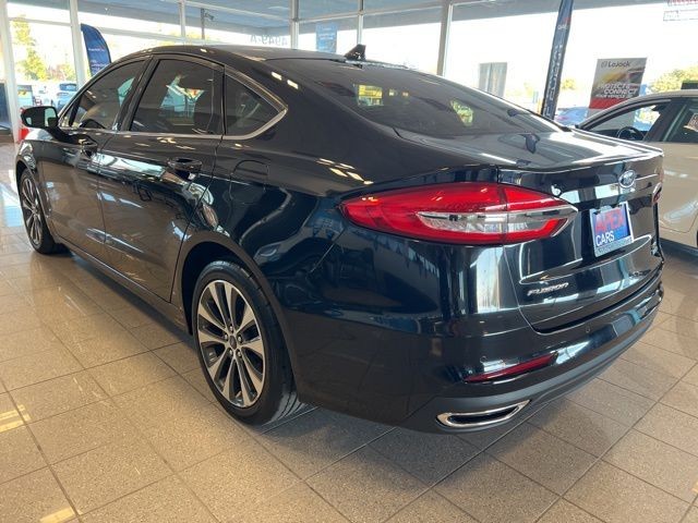 Ford Fusion Vehicle Full-screen Gallery Image 11