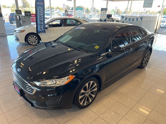 Ford Fusion Vehicle Full-screen Gallery Image 15