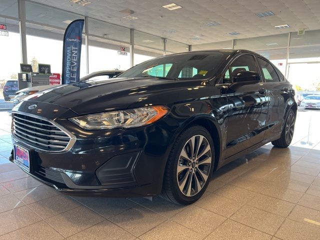 Ford Fusion Vehicle Full-screen Gallery Image 16