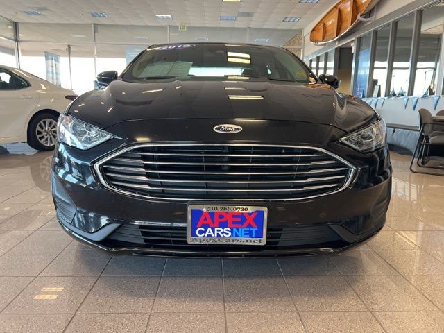 Ford Fusion Vehicle Full-screen Gallery Image 17