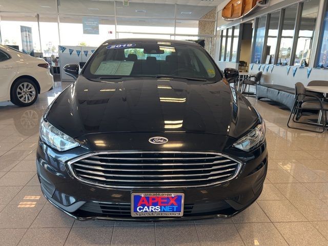 Ford Fusion Vehicle Full-screen Gallery Image 18