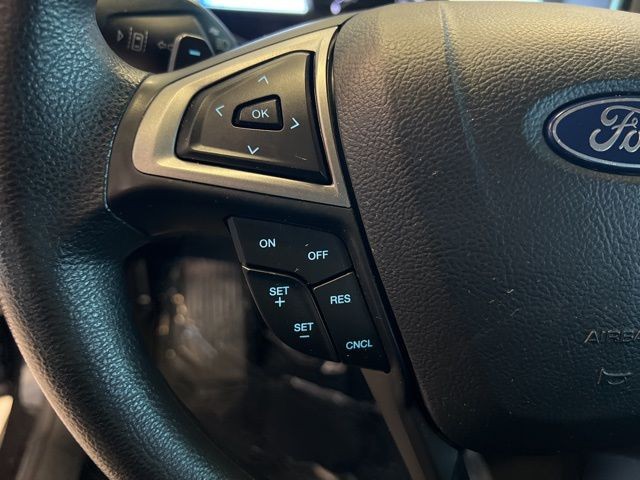 Ford Fusion Vehicle Full-screen Gallery Image 21