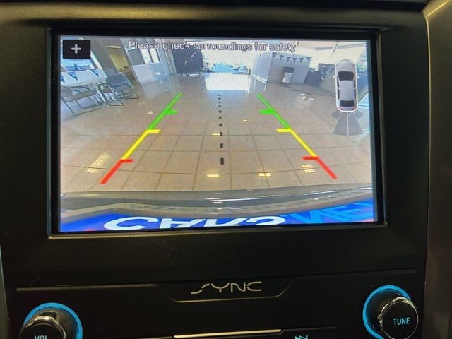 Ford Fusion Vehicle Full-screen Gallery Image 25