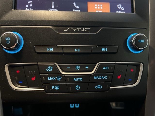 Ford Fusion Vehicle Full-screen Gallery Image 26