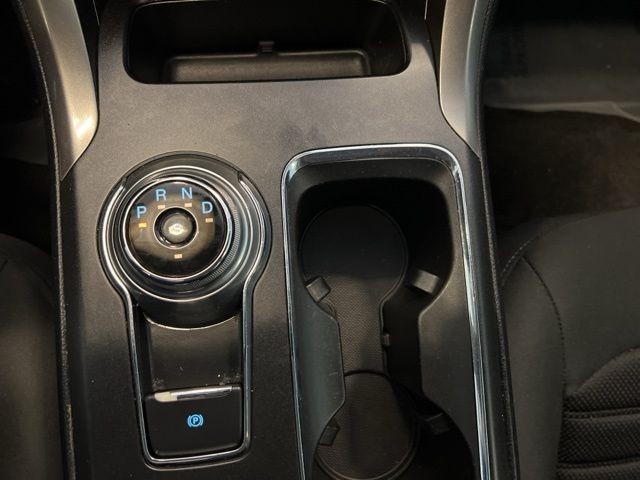 Ford Fusion Vehicle Full-screen Gallery Image 29