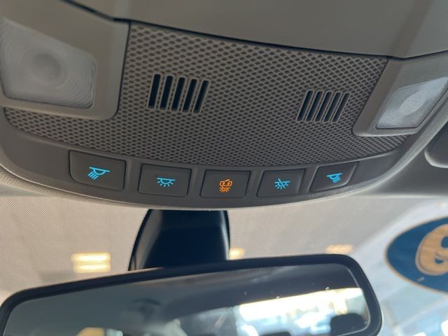 Ford Fusion Vehicle Full-screen Gallery Image 30