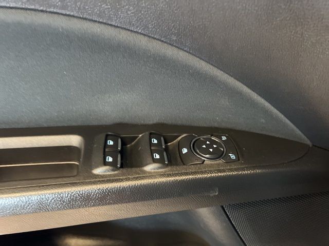 Ford Fusion Vehicle Full-screen Gallery Image 31